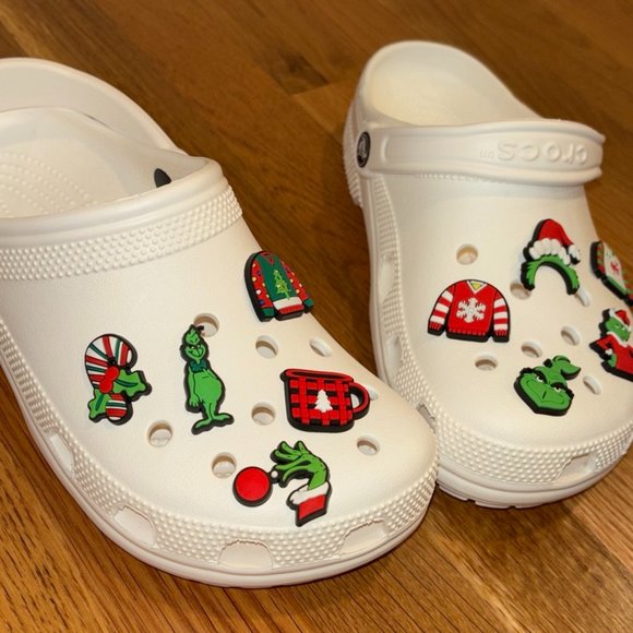 Accessories - Crocs Charm Christmas Grinch 10 piece set